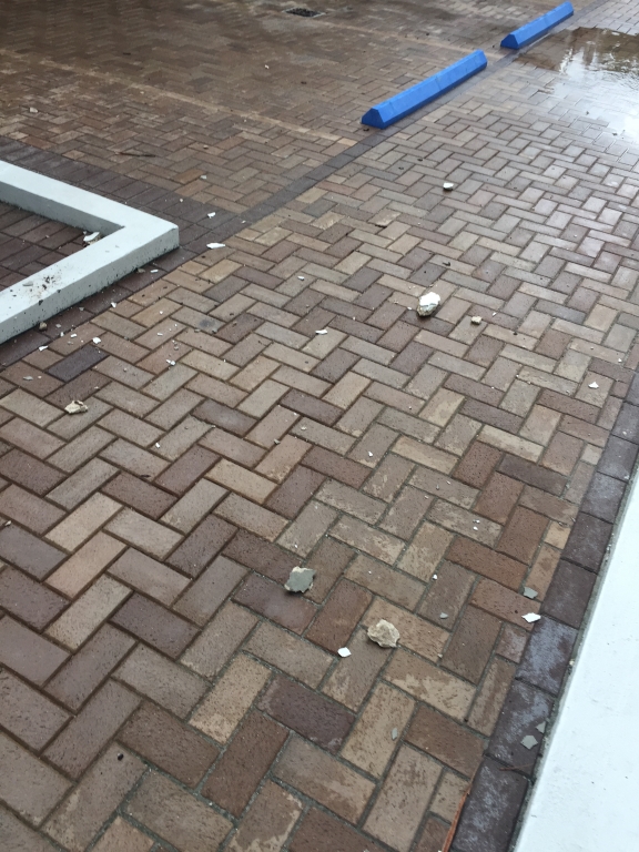 2016 06 18 Balcony mortar on the floor2